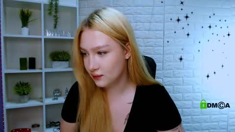 Snapshot of playful_sophie chatting on 06.04.26 Sophie online show from 06.04.26