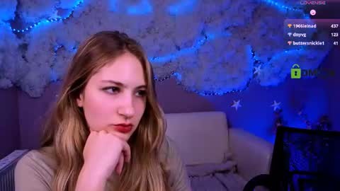 Snapshot of playful_sophie chatting on 06.11.26 Sophie online show from 06.11.26