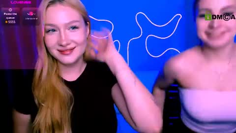 Snapshot of playful_sophie chatting on 06.12.26 Sophie online show from 06.12.26