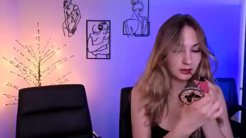 Snapshot of playful_sophie chatting on 07.14.26 Sophie online show from 07.14.26