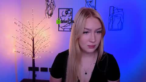 Snapshot of playful_sophie chatting on 07.17.26 Sophie online show from 07.17.26