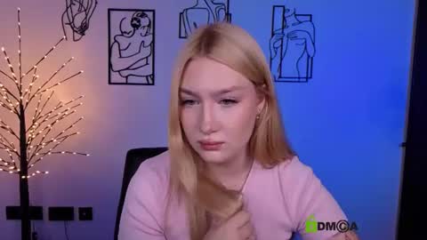 Snapshot of playful_sophie chatting on 07.18.26 Sophie online show from 07.18.26