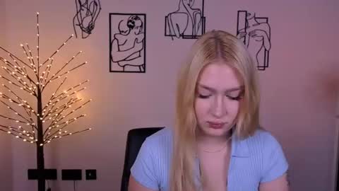 Snapshot of playful_sophie chatting on 07.23.26 Sophie online show from 07.23.26