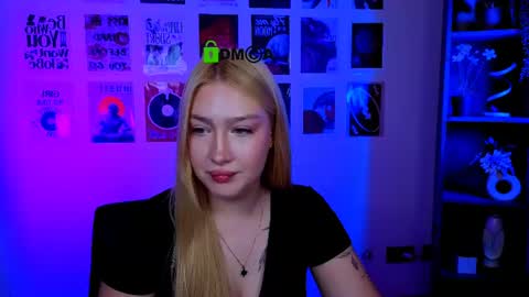 Snapshot of playful_sophie chatting on 07.24.26 Sophie online show from 07.24.26