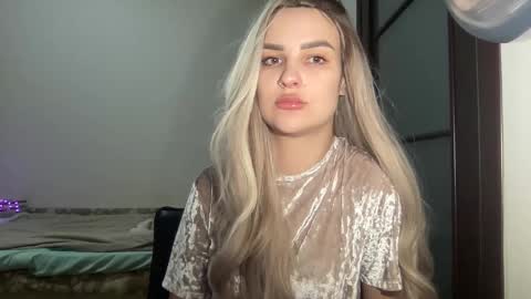 Mia online show from 10.03.25