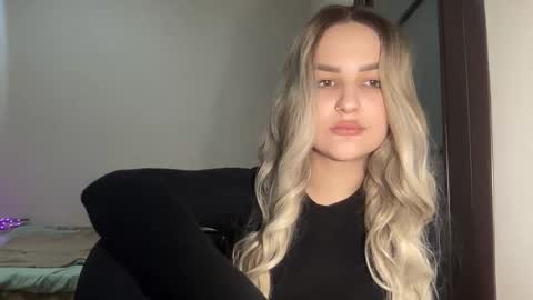 Mia online show from 10.06.25