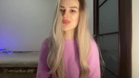 Mia online show from 10.14.25