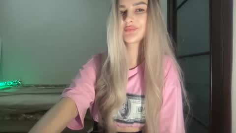 Mia online show from 10.17.25