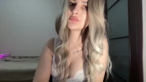 Mia online show from 10.20.25