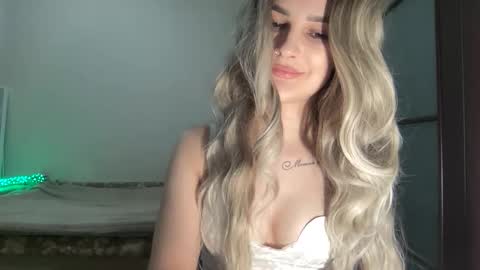 Mia online show from 10.21.25