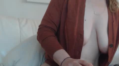 Snapshot of playfulsamira chatting on 09.30.25 PlayfulSamira online show from 09.30.25