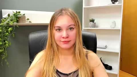 Snapshot of playgirl_valeria chatting on 01.12.25 Valeria online show from 01.12.25