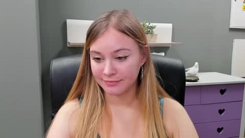 Snapshot of playgirl_valeria chatting on 02.09.25 Valeria online show from 02.09.25