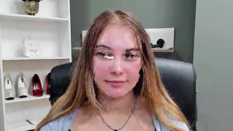 Snapshot of playgirl_valeria chatting on 10.26.25 Valeria online show from 10.26.25