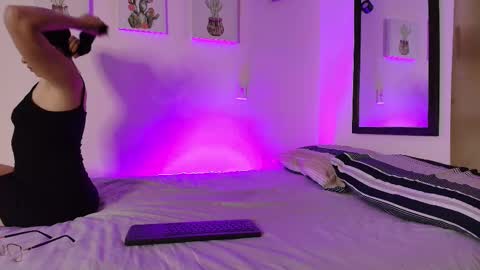 Snapshot of pleasurecompany chatting on 01.11.26 sergio natalie online show from 01.11.26