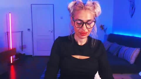 Victoria online show from 12.25.24