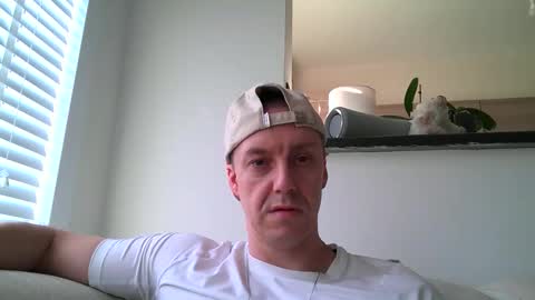 Snapshot of ploki2000 chatting on 11.09.25 Kevin online show from 11.09.25