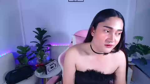 Ploysai online show from 10.04.25