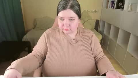 Snapshot of plum_pie__ chatting on 11.14.25 Alice online show from 11.14.25