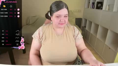 Snapshot of plum_pie__ chatting on 11.19.25 Alice online show from 11.19.25