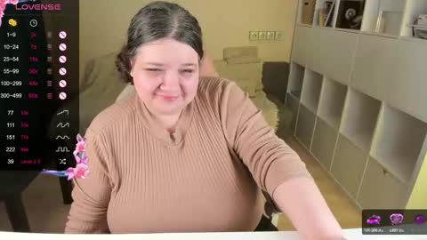 Snapshot of plum_pie__ chatting on 12.20.25 Alice online show from 12.20.25