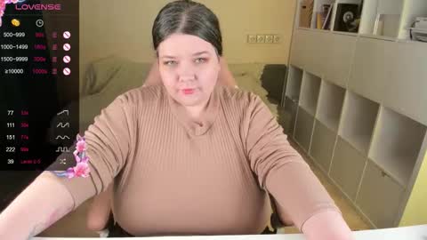 Snapshot of plum_pie__ chatting on 12.21.25 Alice online show from 12.21.25