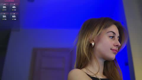 Snapshot of plump_bums chatting on 10.03.25 Ari online show from 10.03.25