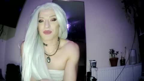 Snapshot of pluto_green chatting on 11.02.25 Pluto pullin online show from 11.02.25