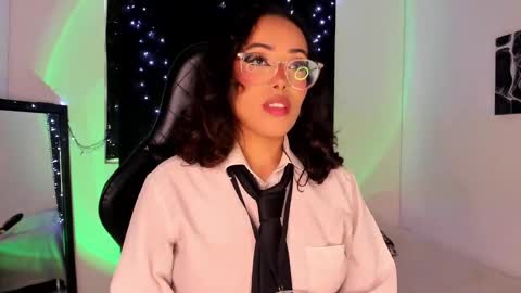 Snapshot of poison_willow chatting on 01.05.25 Willow                      Hours 12pm to 630pm Colombian time FRIDAY AND SUNDAY FREE DAYS online show from 01.05.25