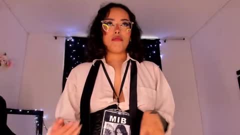 Snapshot of poison_willow chatting on 01.05.25 Willow                      Hours 12pm to 630pm Colombian time FRIDAY AND SUNDAY FREE DAYS online show from 01.05.25
