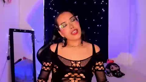 Snapshot of poison_willow chatting on 01.14.25 Willow                      Hours 12pm to 630pm Colombian time FRIDAY AND SUNDAY FREE DAYS online show from 01.14.25