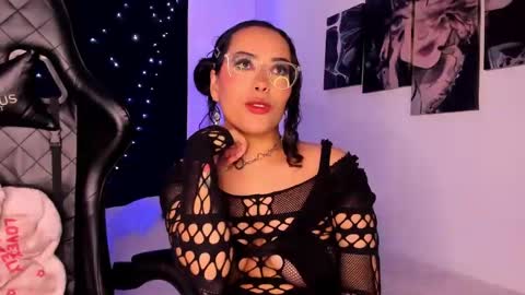 Snapshot of poison_willow chatting on 01.14.25 Willow                      Hours 12pm to 630pm Colombian time FRIDAY AND SUNDAY FREE DAYS online show from 01.14.25