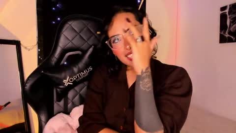 Snapshot of poison_willow chatting on 01.28.25 Willow                      Hours 12pm to 630pm Colombian time FRIDAY AND SUNDAY FREE DAYS online show from 01.28.25