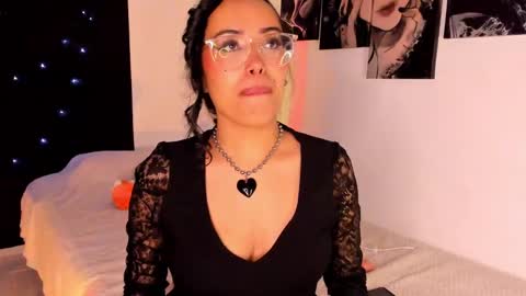 Snapshot of poison_willow chatting on 02.04.25 Willow                      Hours 12pm to 630pm Colombian time FRIDAY AND SUNDAY FREE DAYS online show from 02.04.25
