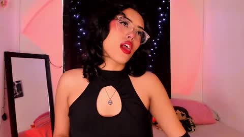 Snapshot of poison_willow chatting on 02.19.25 Willow                      Hours 12pm to 630pm Colombian time FRIDAY AND SUNDAY FREE DAYS online show from 02.19.25