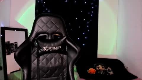 Snapshot of poison_willow chatting on 02.26.25 Willow                      Hours 12pm to 630pm Colombian time FRIDAY AND SUNDAY FREE DAYS online show from 02.26.25