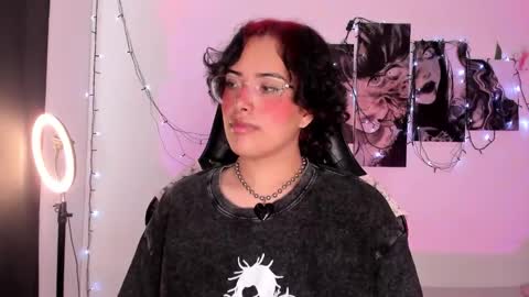 Snapshot of poison_willow chatting on 09.09.25 Willow                      Hours 12pm to 630pm Colombian time FRIDAY AND SUNDAY FREE DAYS online show from 09.09.25