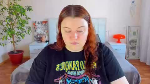 Snapshot of polinasallivan chatting on 06.24.26 Polina online show from 06.24.26