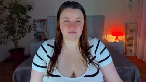 Snapshot of polinasallivan chatting on 07.27.26 Polina online show from 07.27.26