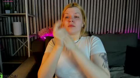 Snapshot of polly__mayer chatting on 05.11.26 Polly online show from 05.11.26