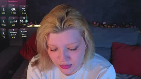 Snapshot of polly__mayer chatting on 05.18.26 Polly online show from 05.18.26