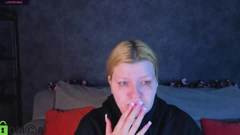 Snapshot of polly__mayer chatting on 05.19.26 Polly online show from 05.19.26