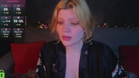 Snapshot of polly__mayer chatting on 05.21.26 Polly online show from 05.21.26