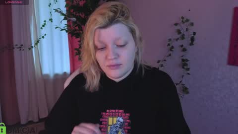 Snapshot of polly__mayer chatting on 05.22.26 Polly online show from 05.22.26