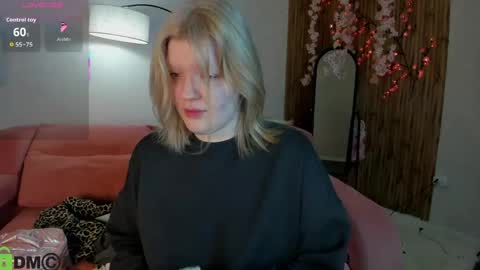 Snapshot of polly__mayer chatting on 05.24.26 Polly online show from 05.24.26