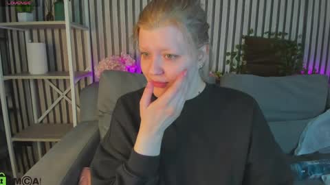 Snapshot of polly__mayer chatting on 05.25.26 Polly online show from 05.25.26