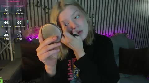 Snapshot of polly__mayer chatting on 05.29.26 Polly online show from 05.29.26