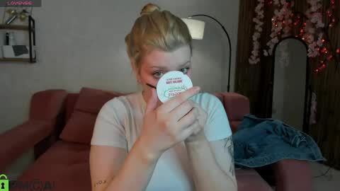 Snapshot of polly__mayer chatting on 06.03.26 Polly online show from 06.03.26