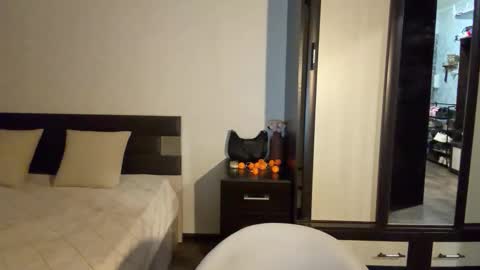 Snapshot of polly_skil chatting on 02.20.26 polly_skil online show from 02.20.26