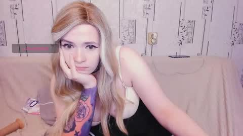Snapshot of polly_wow chatting on 06.19.26 Polly online show from 06.19.26